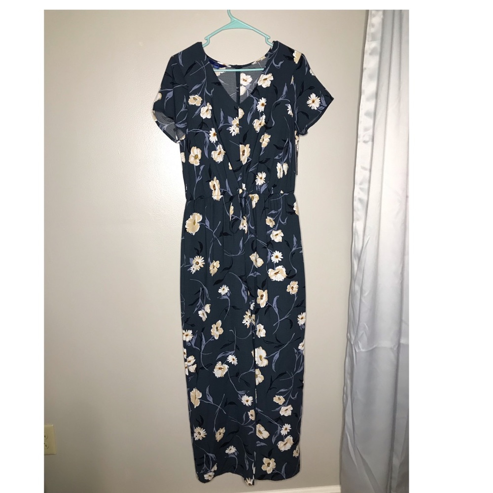 Beautiful jumpsuit! Never been worn...to big.